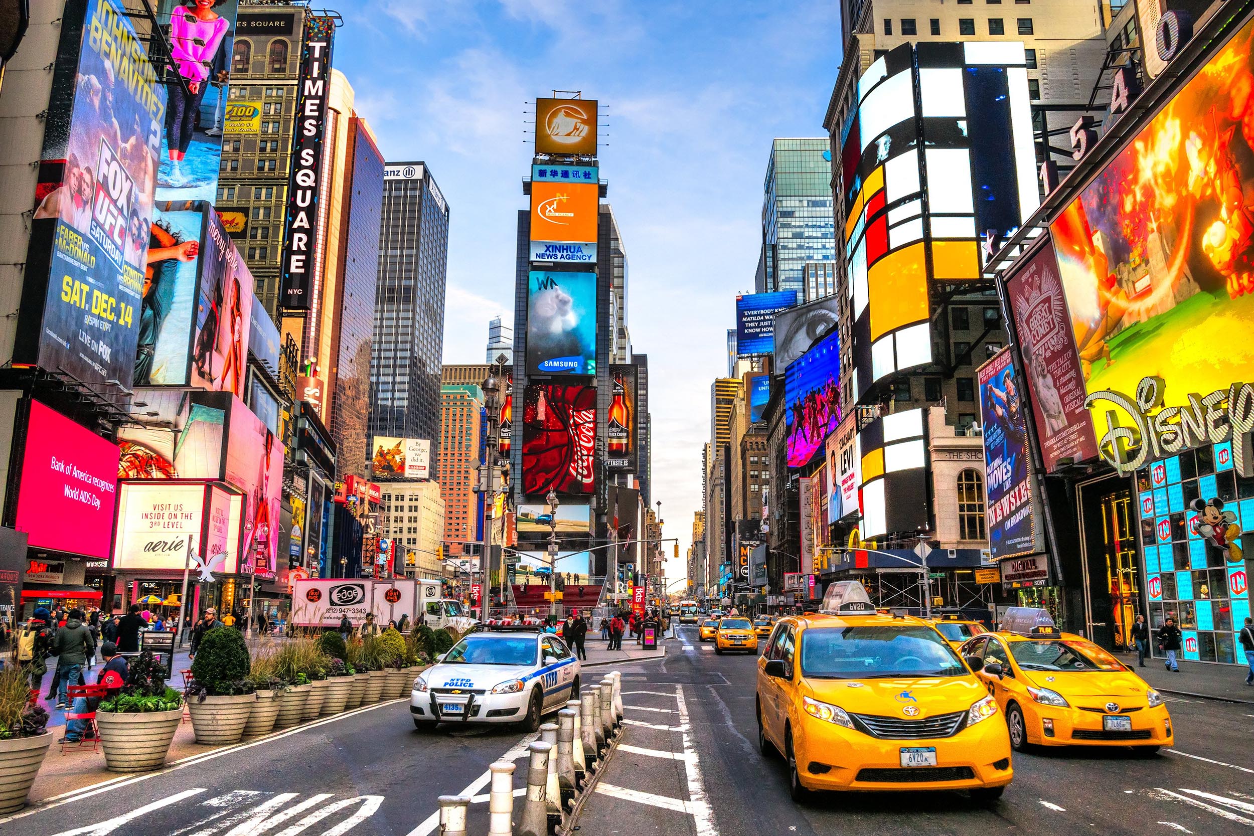 Large format graphics in a high-visibility New York commercial environment